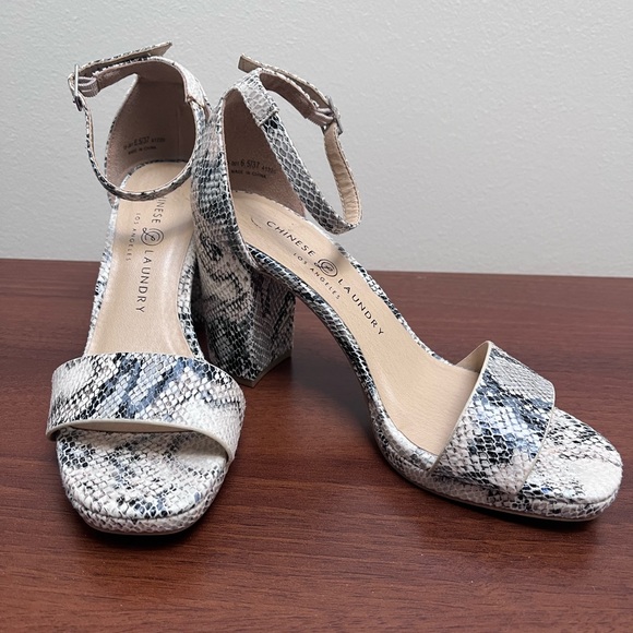 Like NEW Chinese Laundry Snake Skin Pattern block heels S 6.5/37 - Picture 5 of 13